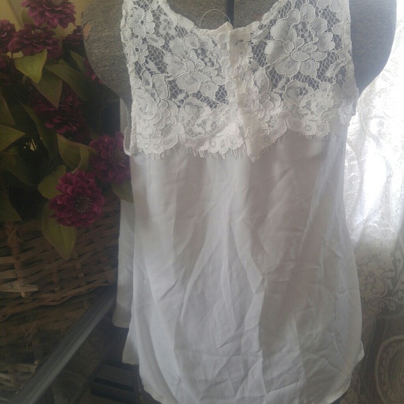 Lace top - Picture 3 of 3